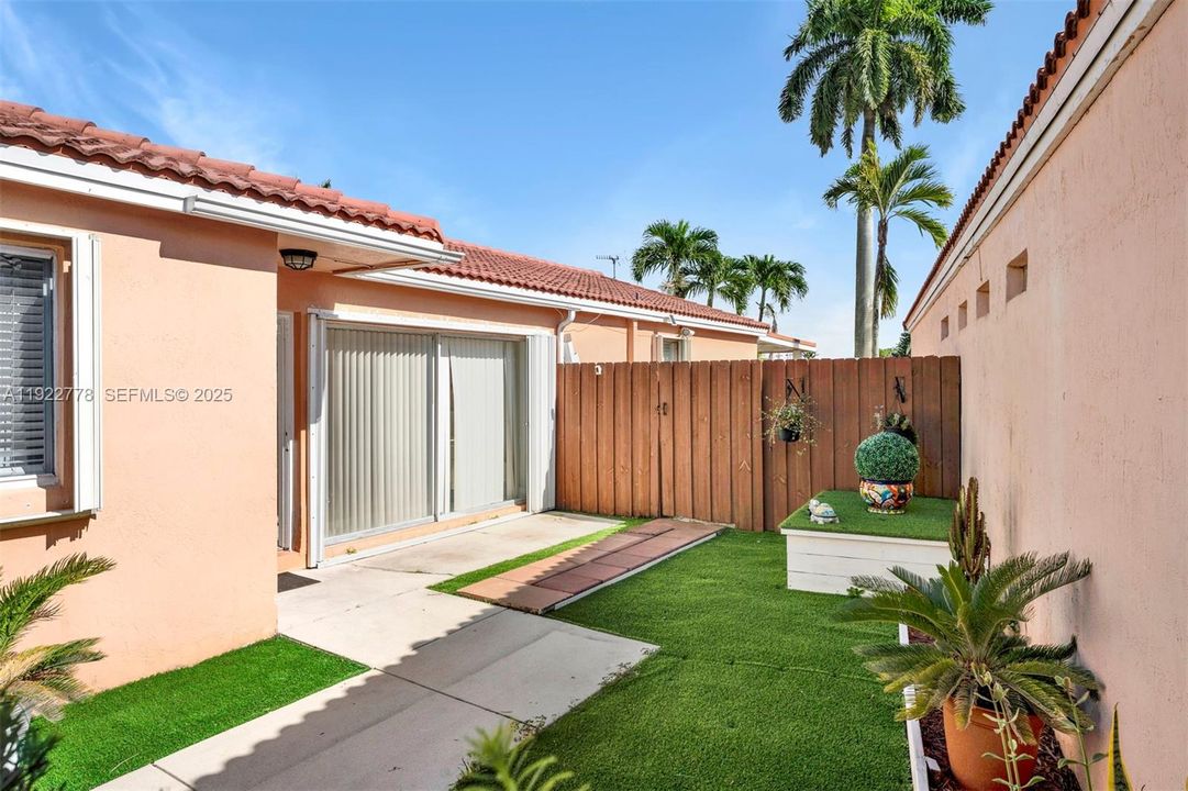 For Rent: $3,200 (3 beds, 2 baths, 1406 Square Feet)