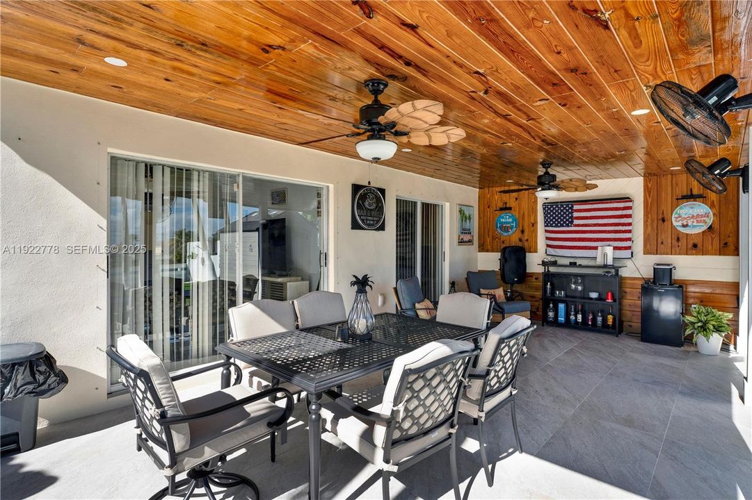 For Rent: $3,200 (3 beds, 2 baths, 1406 Square Feet)