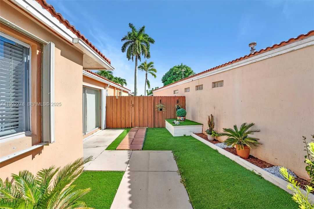 For Rent: $3,200 (3 beds, 2 baths, 1406 Square Feet)