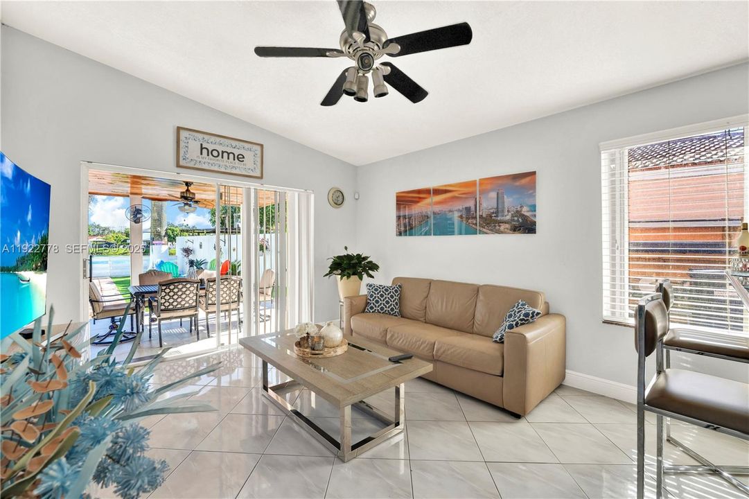 For Rent: $3,200 (3 beds, 2 baths, 1406 Square Feet)