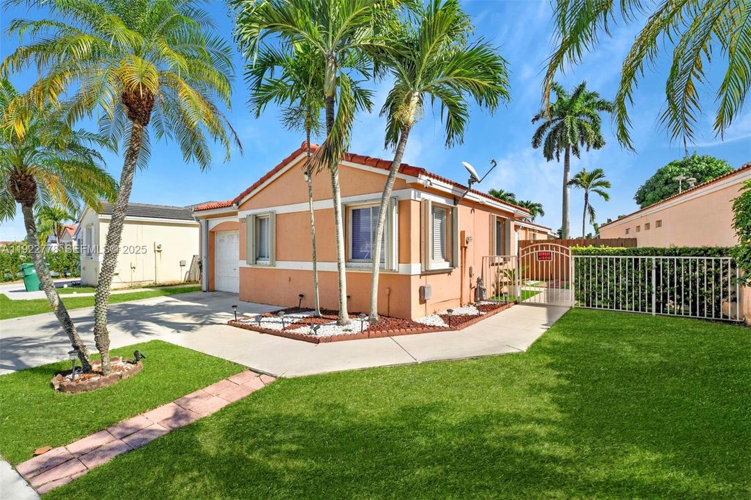 For Rent: $3,200 (3 beds, 2 baths, 1406 Square Feet)