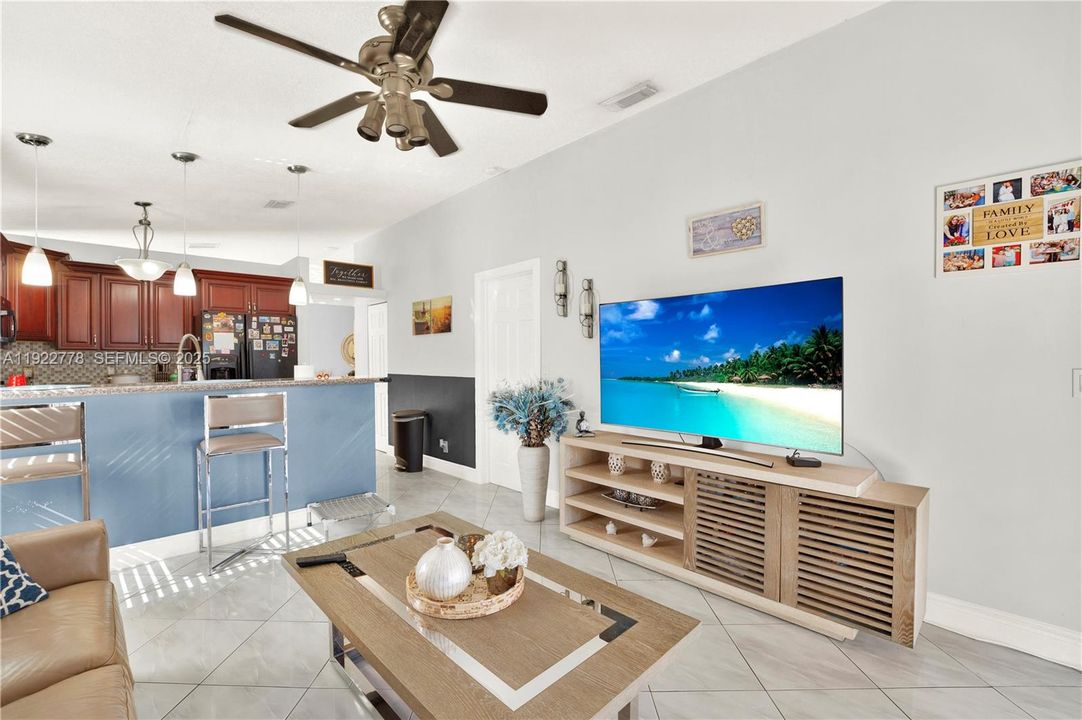 For Rent: $3,200 (3 beds, 2 baths, 1406 Square Feet)