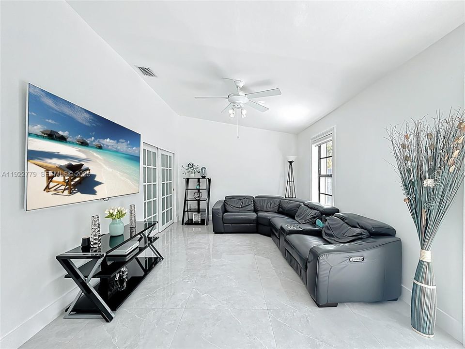 待售: $675,000 (3 贝兹, 2 浴室, 1434 平方英尺)