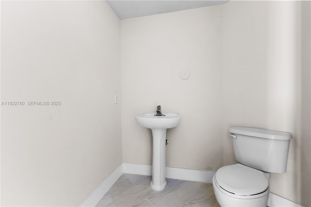 На продажу: $395,000 (2 спален, 2 ванн, 1262 Квадратных фут)