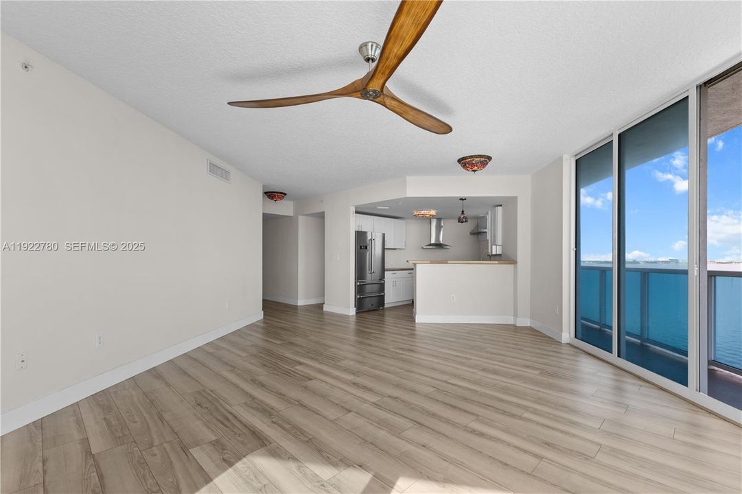 На продажу: $395,000 (2 спален, 2 ванн, 1262 Квадратных фут)