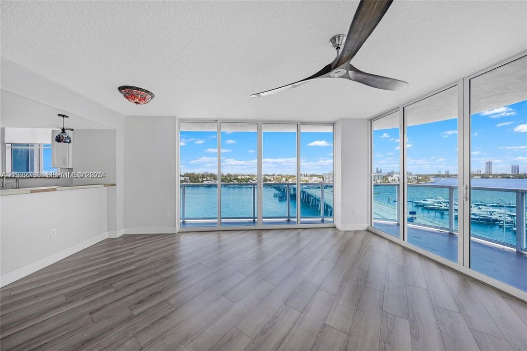 На продажу: $395,000 (2 спален, 2 ванн, 1262 Квадратных фут)