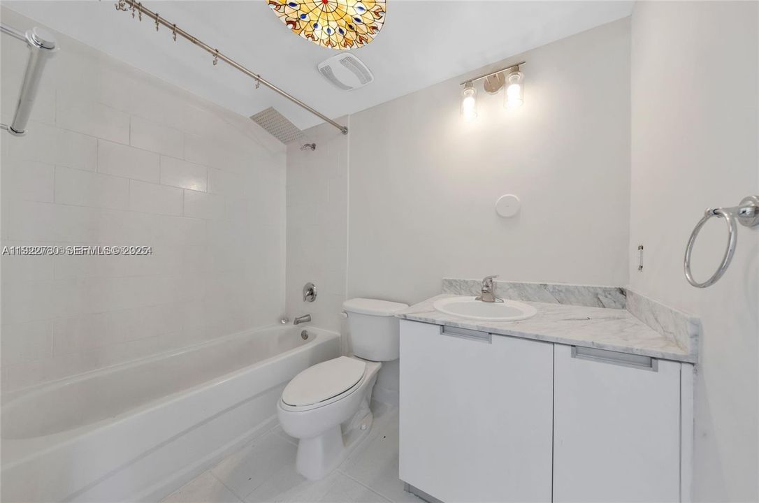 На продажу: $395,000 (2 спален, 2 ванн, 1262 Квадратных фут)