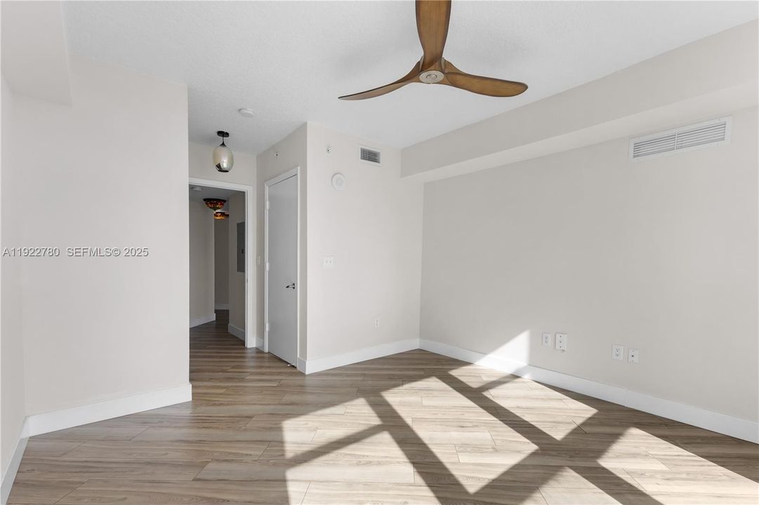 На продажу: $395,000 (2 спален, 2 ванн, 1262 Квадратных фут)