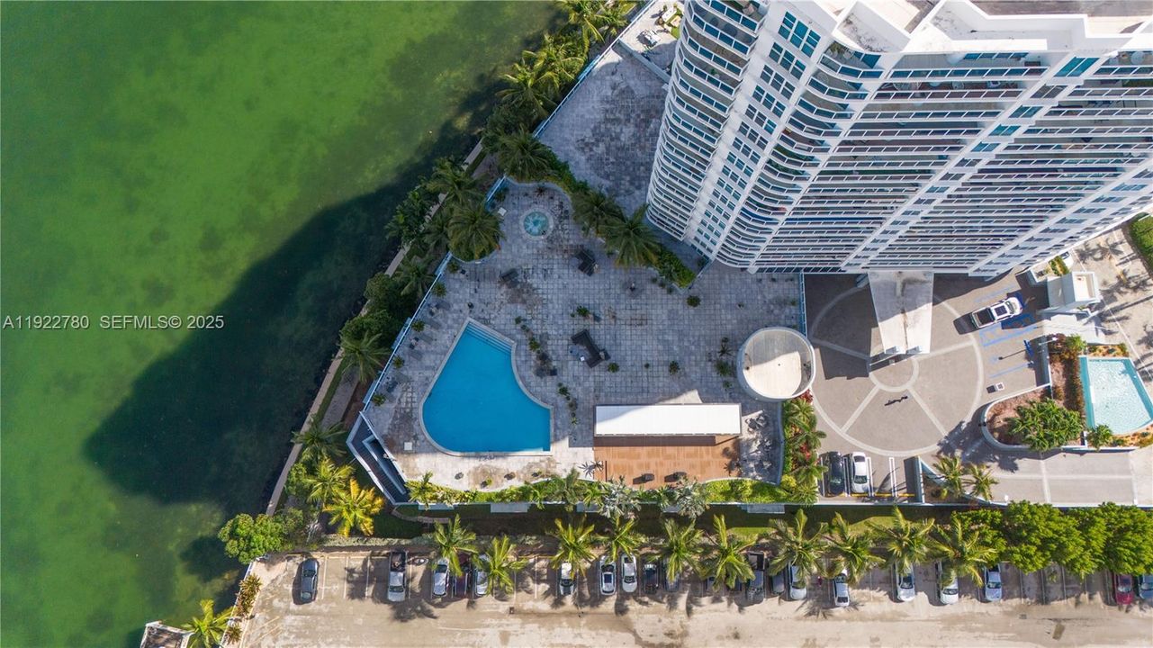 На продажу: $395,000 (2 спален, 2 ванн, 1262 Квадратных фут)