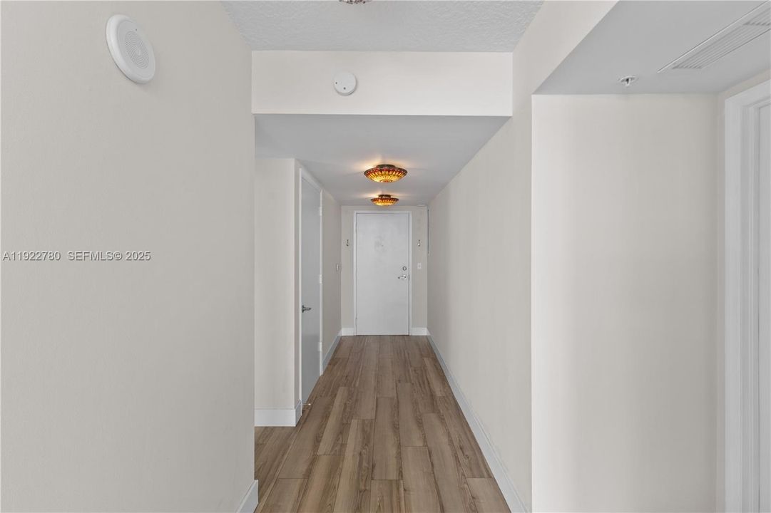 На продажу: $395,000 (2 спален, 2 ванн, 1262 Квадратных фут)