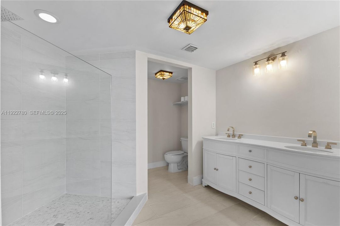 На продажу: $395,000 (2 спален, 2 ванн, 1262 Квадратных фут)