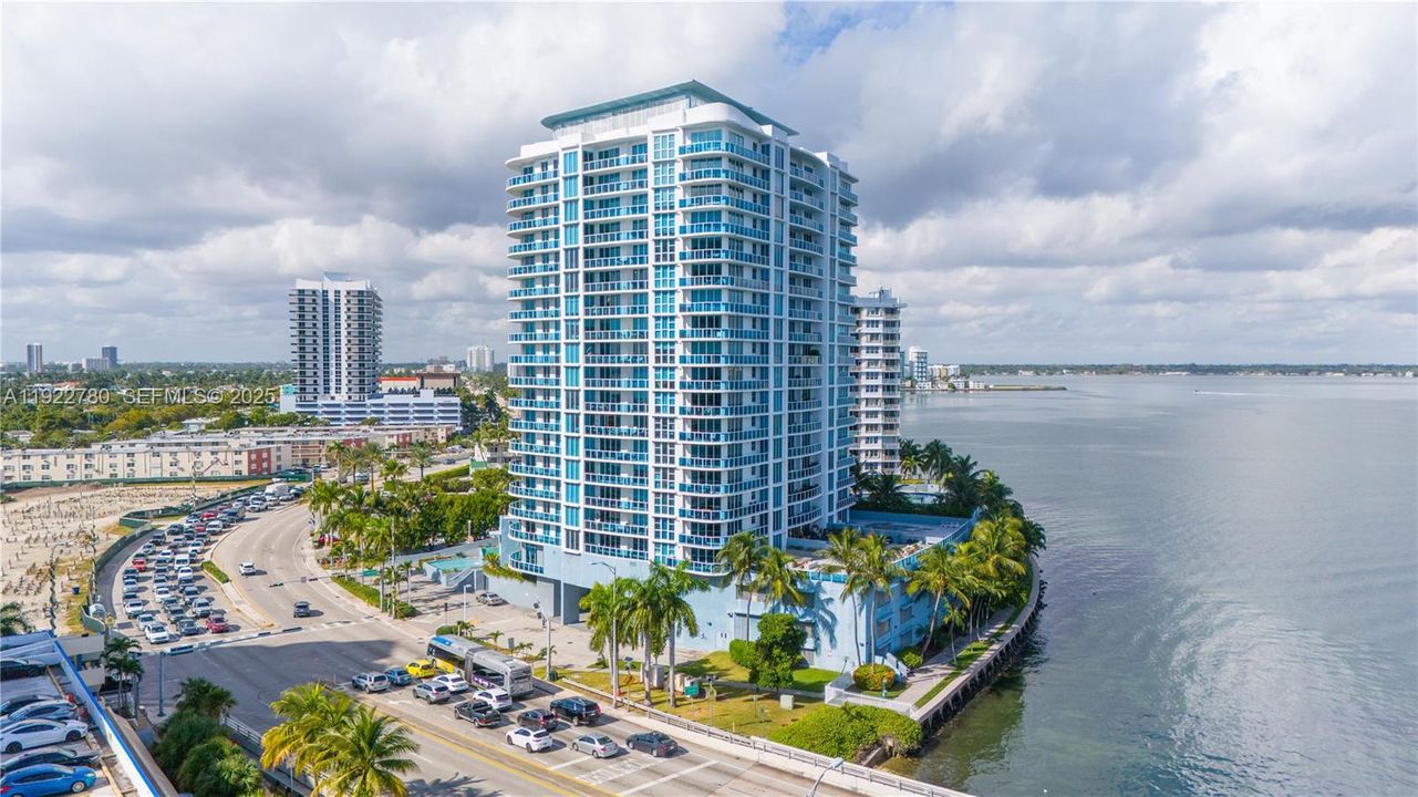 На продажу: $395,000 (2 спален, 2 ванн, 1262 Квадратных фут)