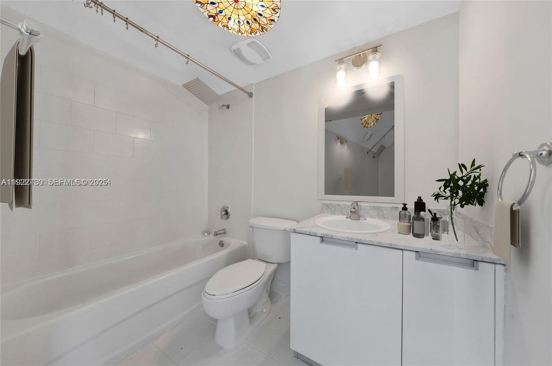 На продажу: $395,000 (2 спален, 2 ванн, 1262 Квадратных фут)