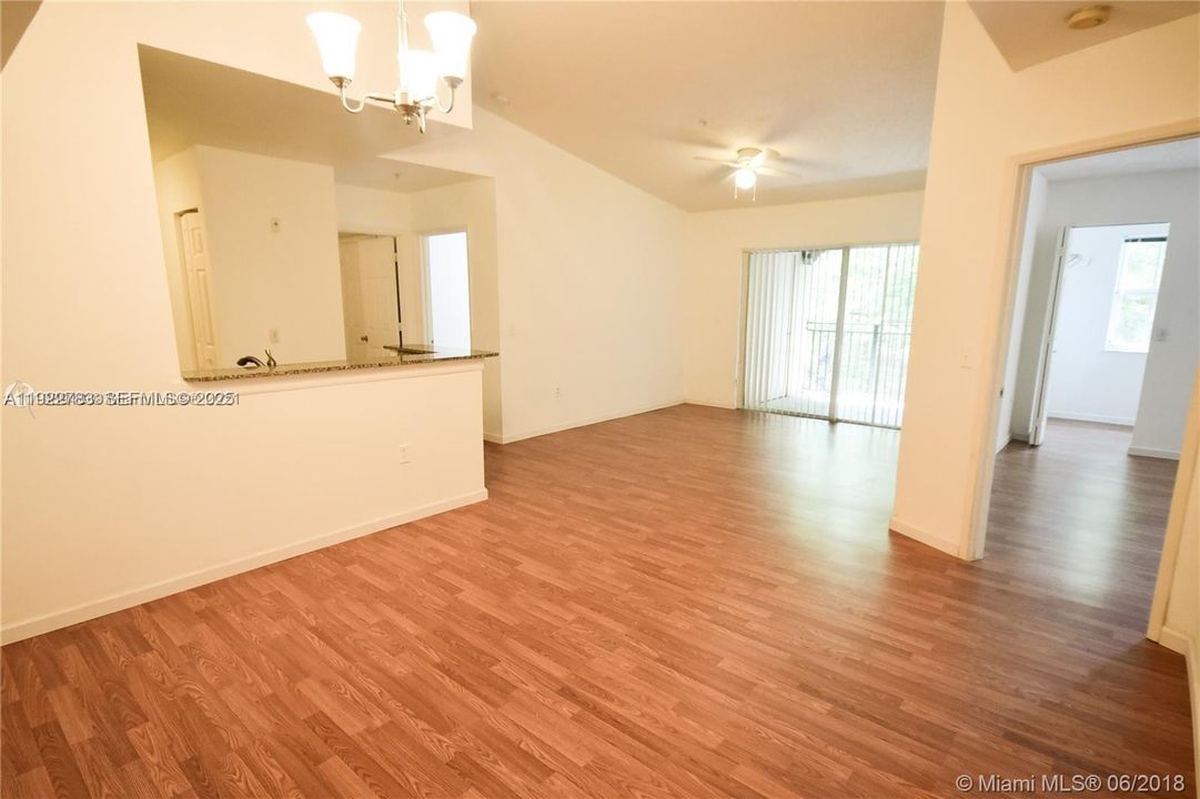 For Rent: $2,400 (2 beds, 2 baths, 1072 Square Feet)