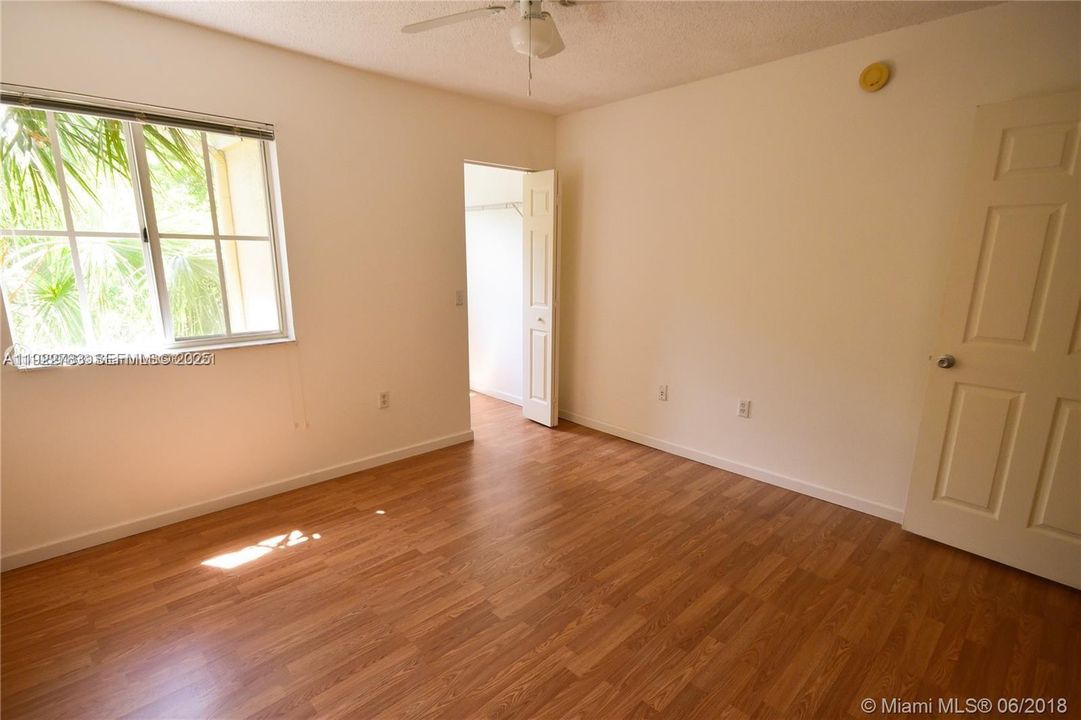 For Rent: $2,400 (2 beds, 2 baths, 1072 Square Feet)