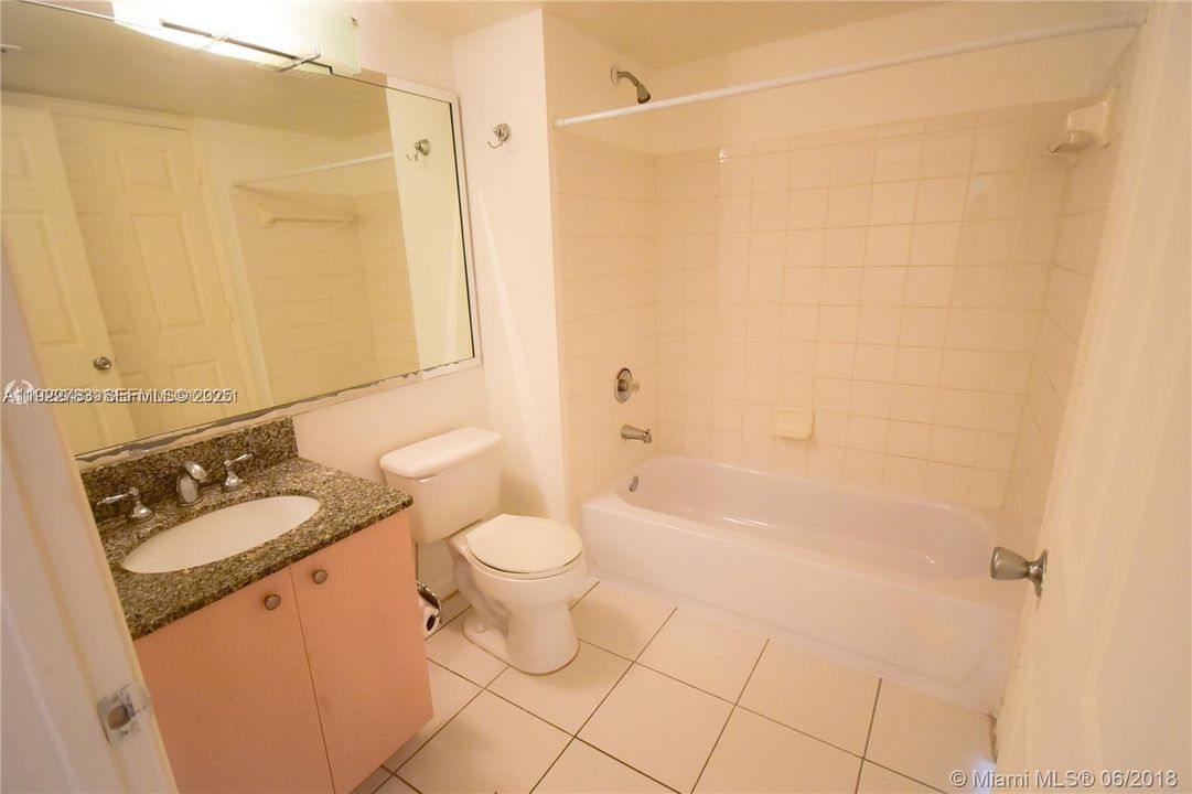 For Rent: $2,400 (2 beds, 2 baths, 1072 Square Feet)