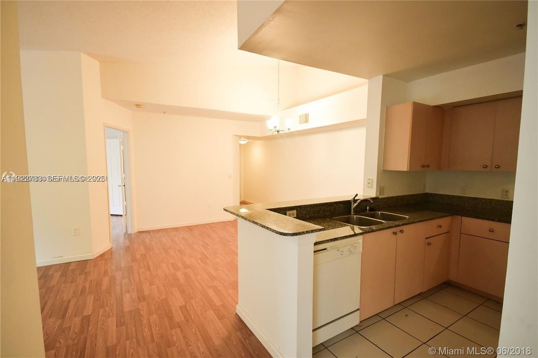 For Rent: $2,400 (2 beds, 2 baths, 1072 Square Feet)