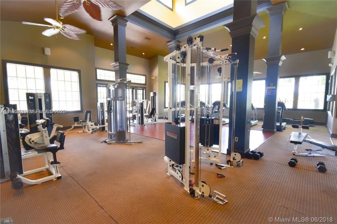 For Rent: $2,400 (2 beds, 2 baths, 1072 Square Feet)