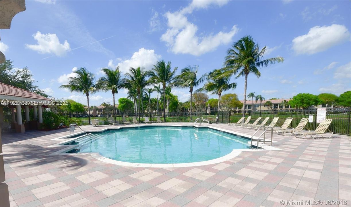 For Rent: $2,400 (2 beds, 2 baths, 1072 Square Feet)