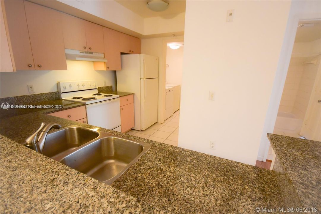 For Rent: $2,400 (2 beds, 2 baths, 1072 Square Feet)