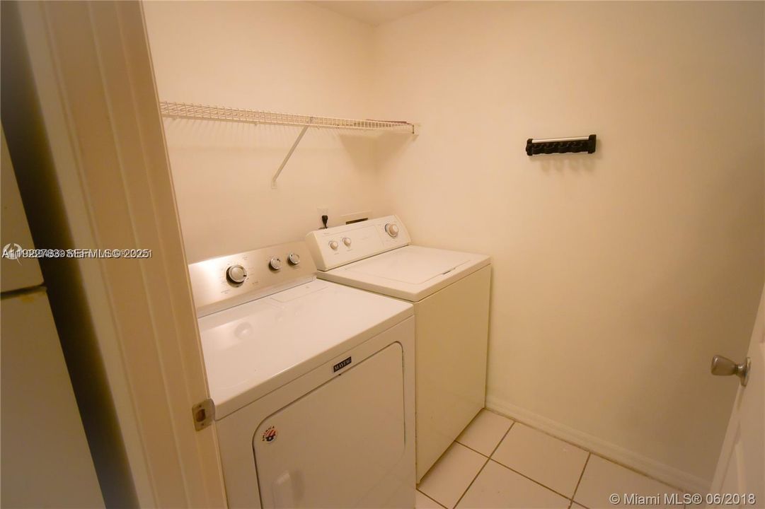 For Rent: $2,400 (2 beds, 2 baths, 1072 Square Feet)