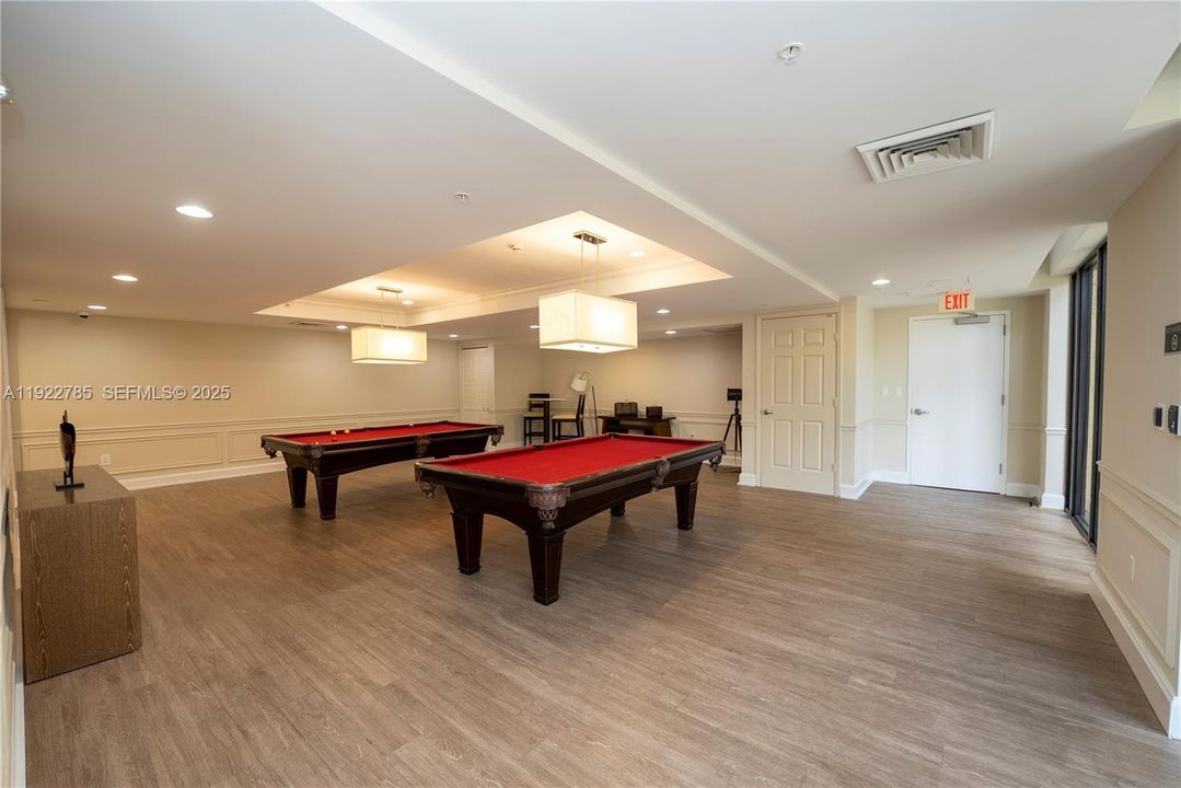 For Sale: $719,000 (2 beds, 2 baths, 1202 Square Feet)