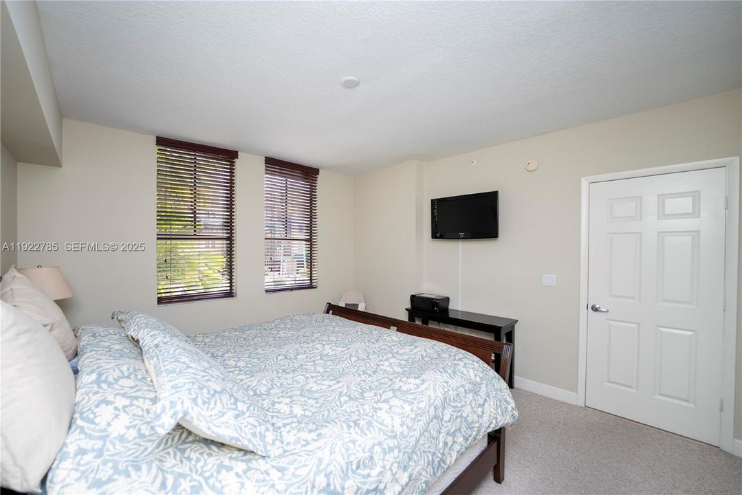 For Sale: $719,000 (2 beds, 2 baths, 1202 Square Feet)