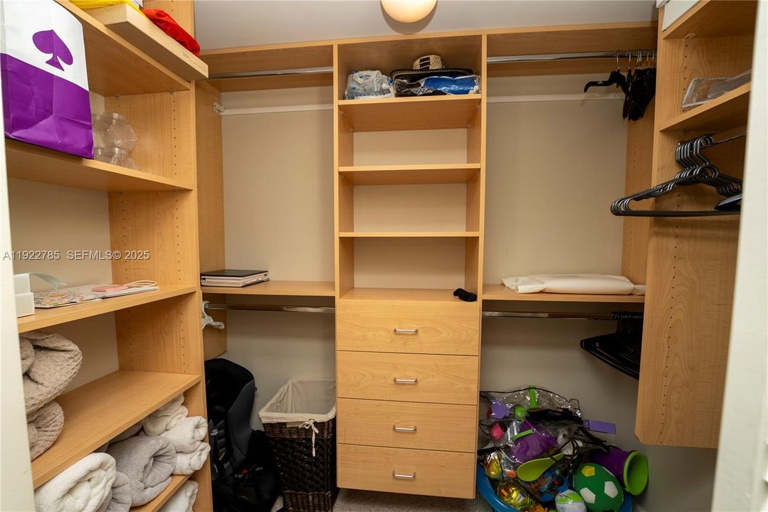 For Sale: $719,000 (2 beds, 2 baths, 1202 Square Feet)