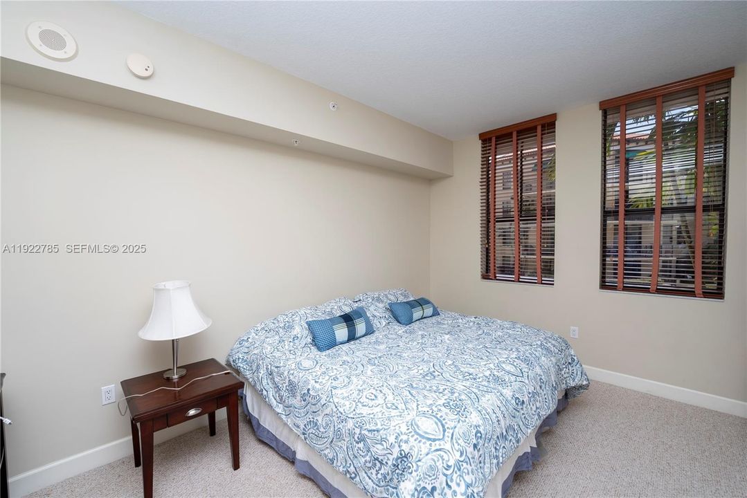 For Sale: $719,000 (2 beds, 2 baths, 1202 Square Feet)