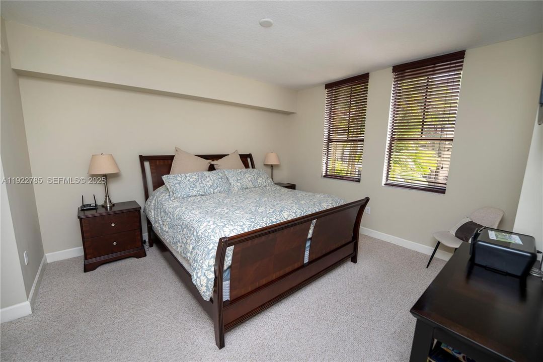 For Sale: $719,000 (2 beds, 2 baths, 1202 Square Feet)