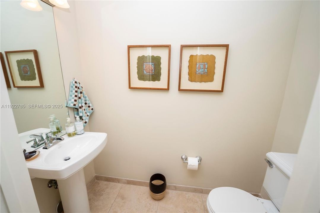 For Sale: $719,000 (2 beds, 2 baths, 1202 Square Feet)