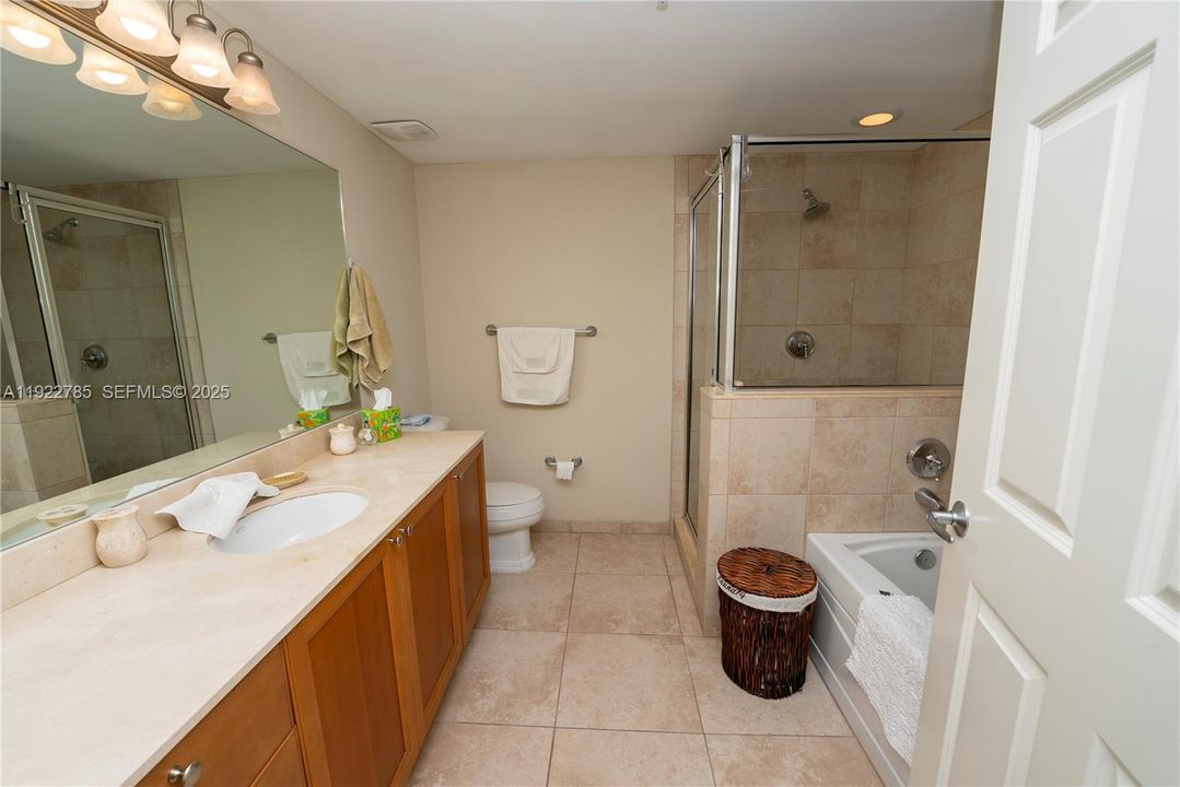 For Sale: $719,000 (2 beds, 2 baths, 1202 Square Feet)