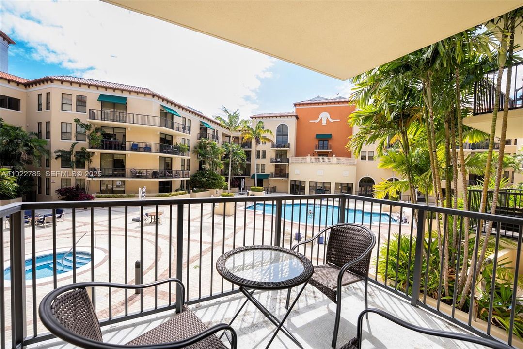 For Sale: $719,000 (2 beds, 2 baths, 1202 Square Feet)