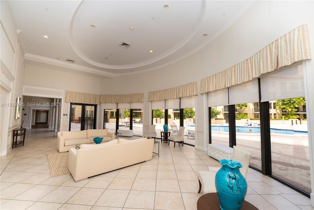 For Sale: $719,000 (2 beds, 2 baths, 1202 Square Feet)