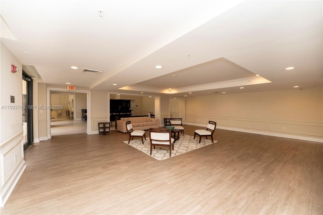 For Sale: $719,000 (2 beds, 2 baths, 1202 Square Feet)