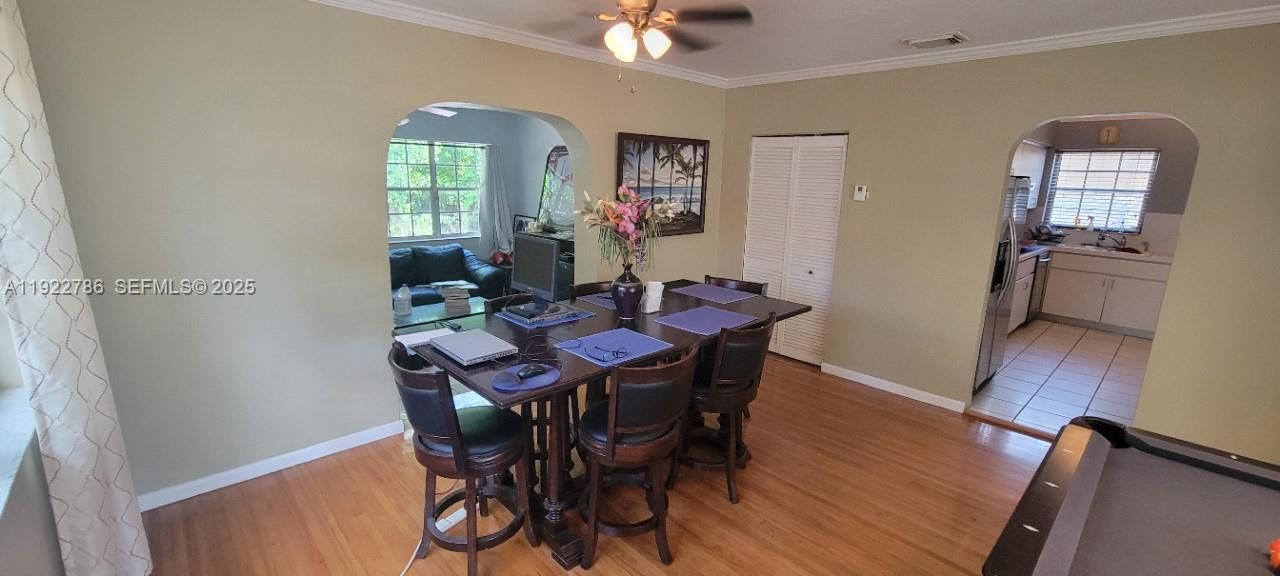 Под контрактом: $1,200,000 (3 спален, 2 ванн, 1682 Квадратных фут)