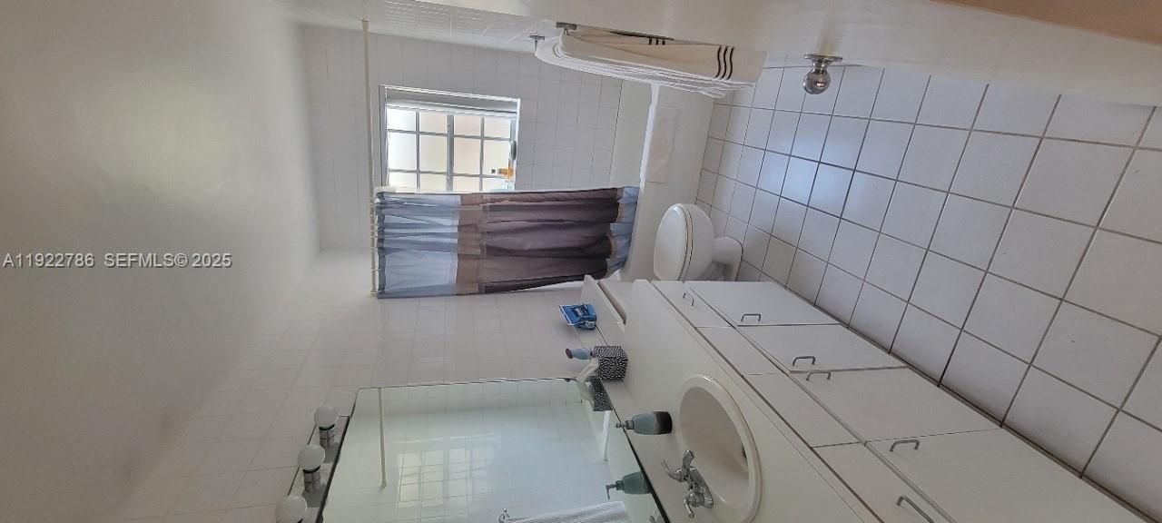 Под контрактом: $1,200,000 (3 спален, 2 ванн, 1682 Квадратных фут)