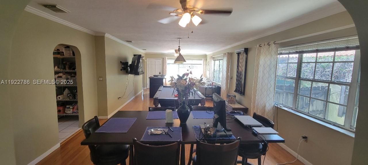 Под контрактом: $1,200,000 (3 спален, 2 ванн, 1682 Квадратных фут)