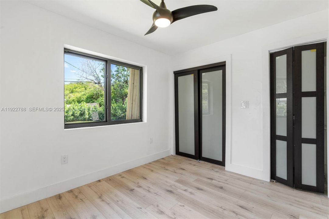 待售: $895,000 (0 贝兹, 0 浴室, 2422 平方英尺)