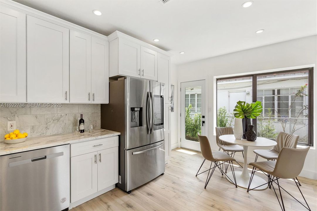 待售: $895,000 (0 贝兹, 0 浴室, 2422 平方英尺)