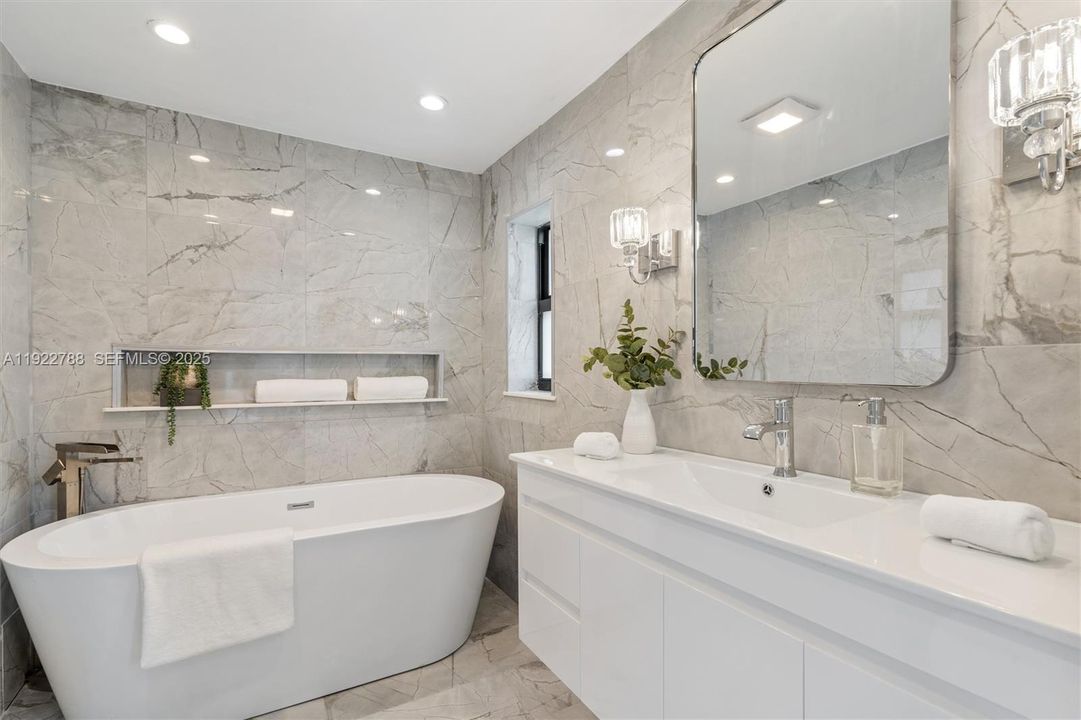 待售: $895,000 (0 贝兹, 0 浴室, 2422 平方英尺)