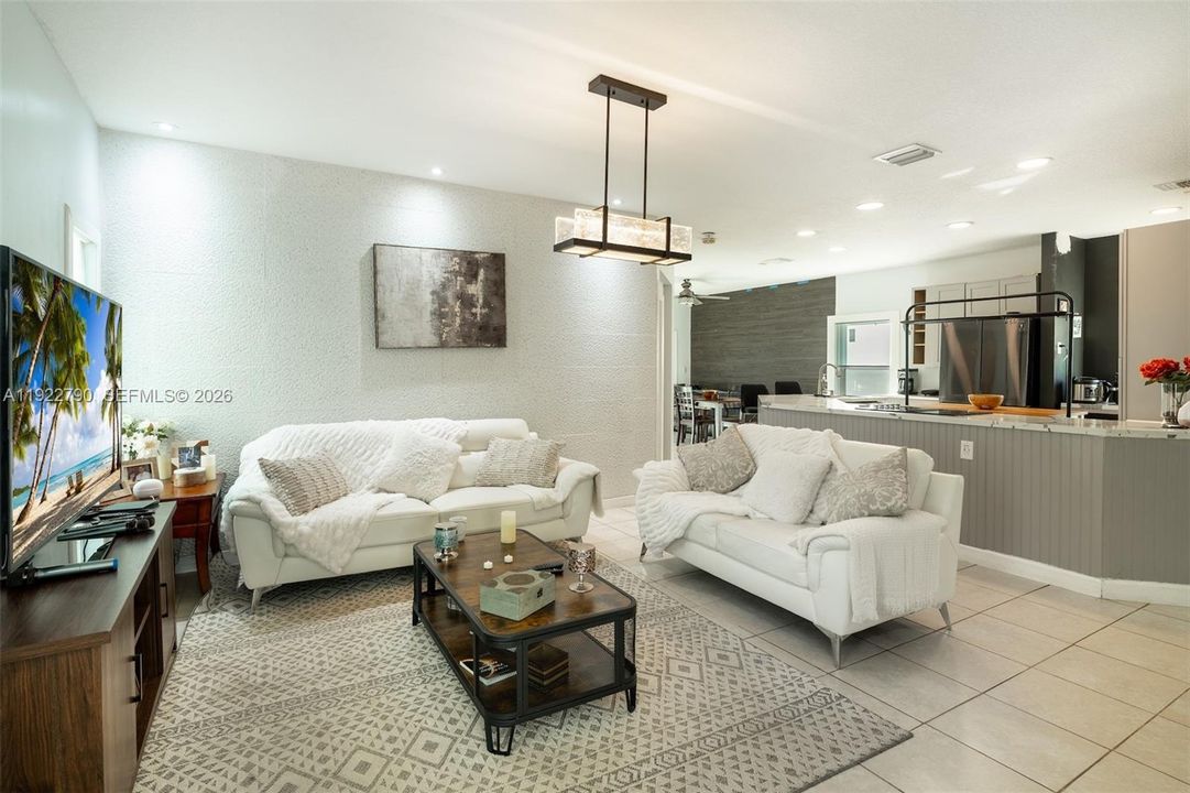 待售: $599,000 (4 贝兹, 2 浴室, 1526 平方英尺)