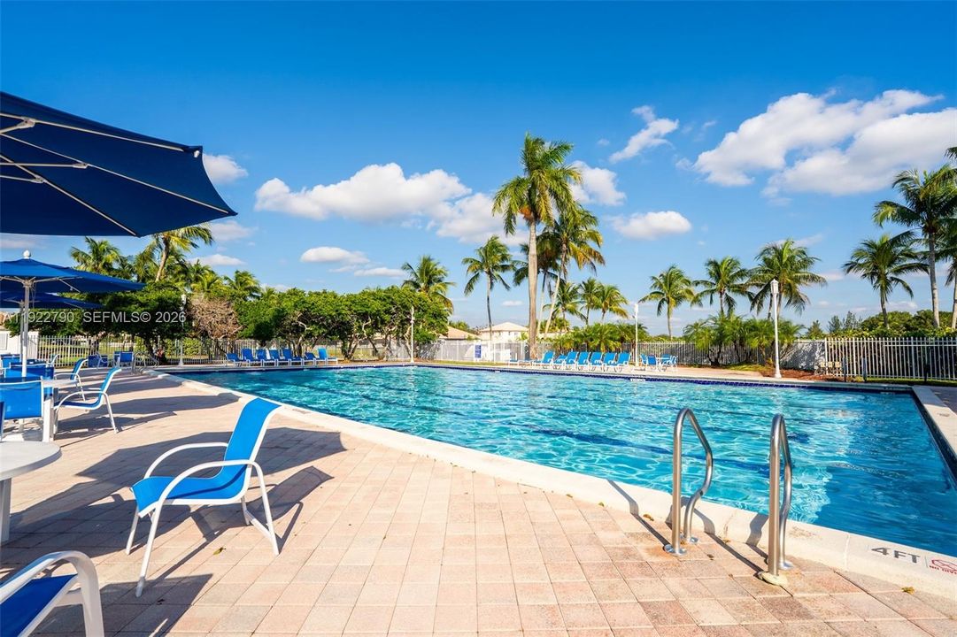 待售: $599,000 (4 贝兹, 2 浴室, 1526 平方英尺)