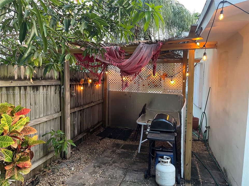 待售: $570,000 (3 贝兹, 2 浴室, 1564 平方英尺)