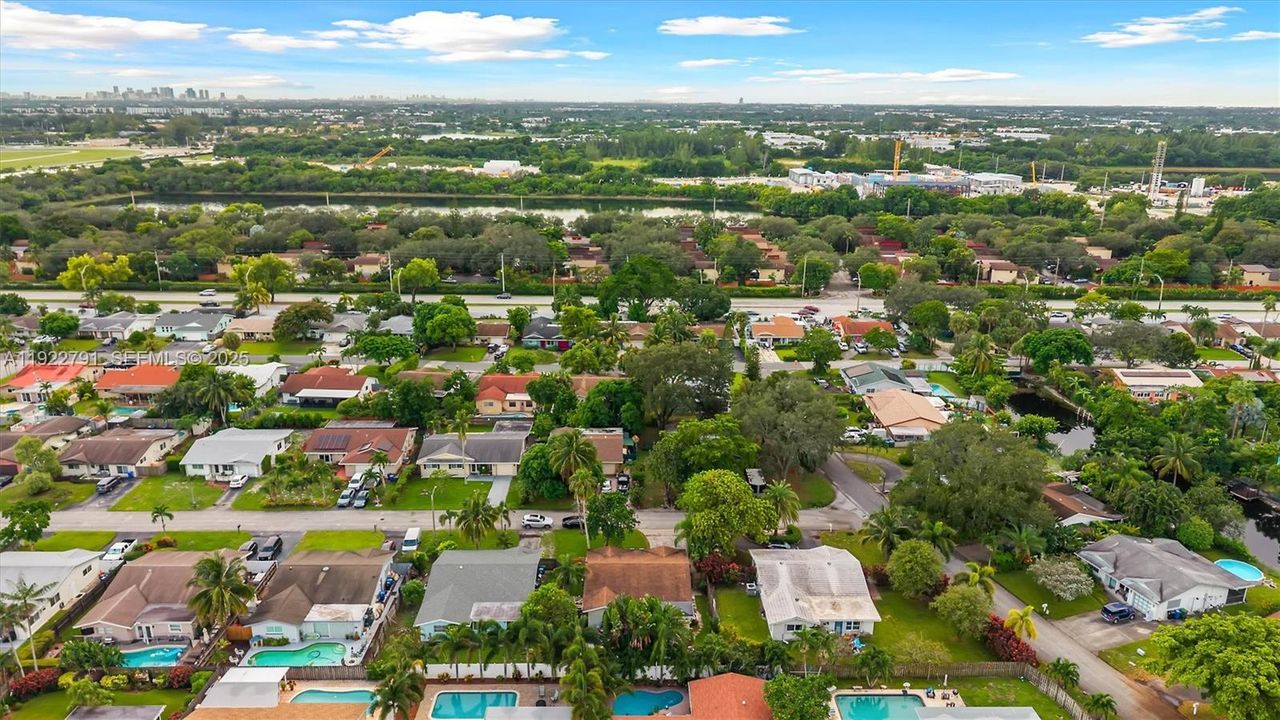 待售: $570,000 (3 贝兹, 2 浴室, 1564 平方英尺)