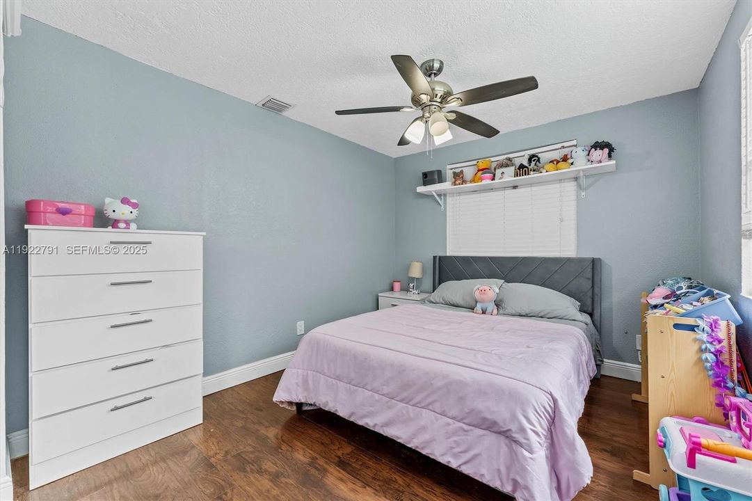 待售: $570,000 (3 贝兹, 2 浴室, 1564 平方英尺)