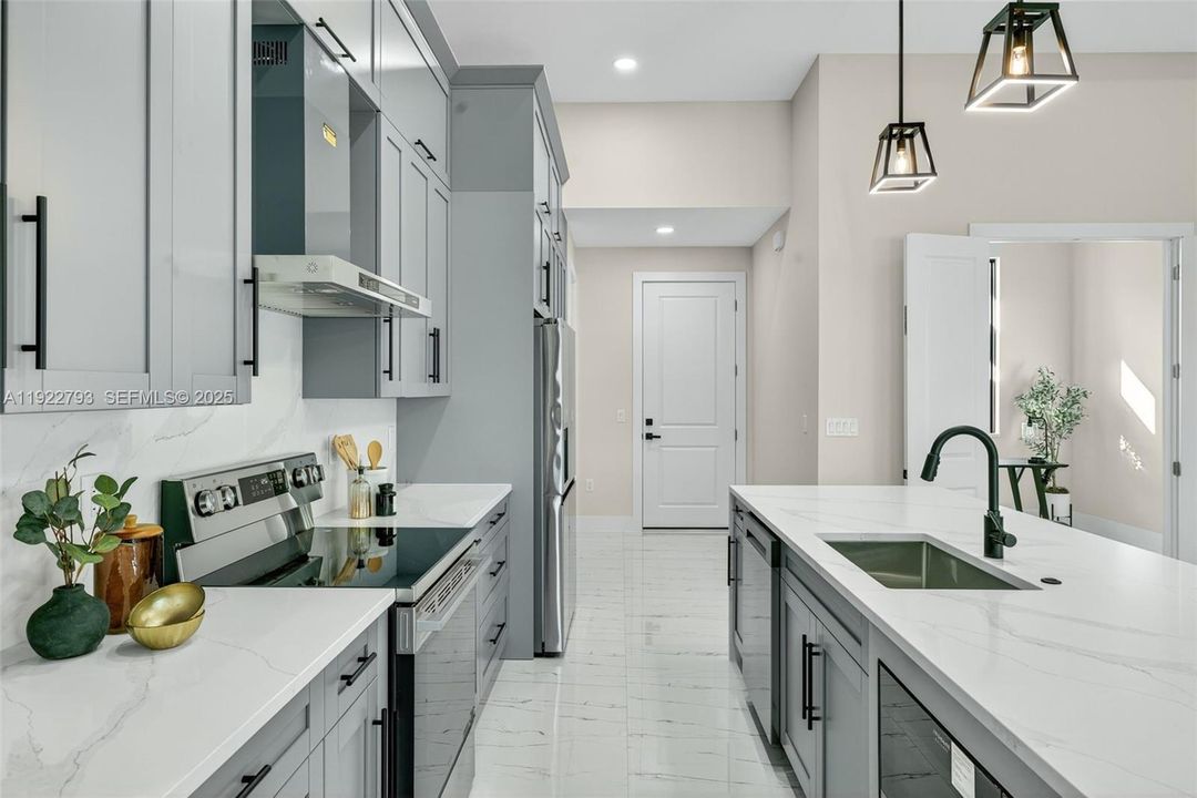 For Sale: $659,900 (3 beds, 3 baths, 2131 Square Feet)