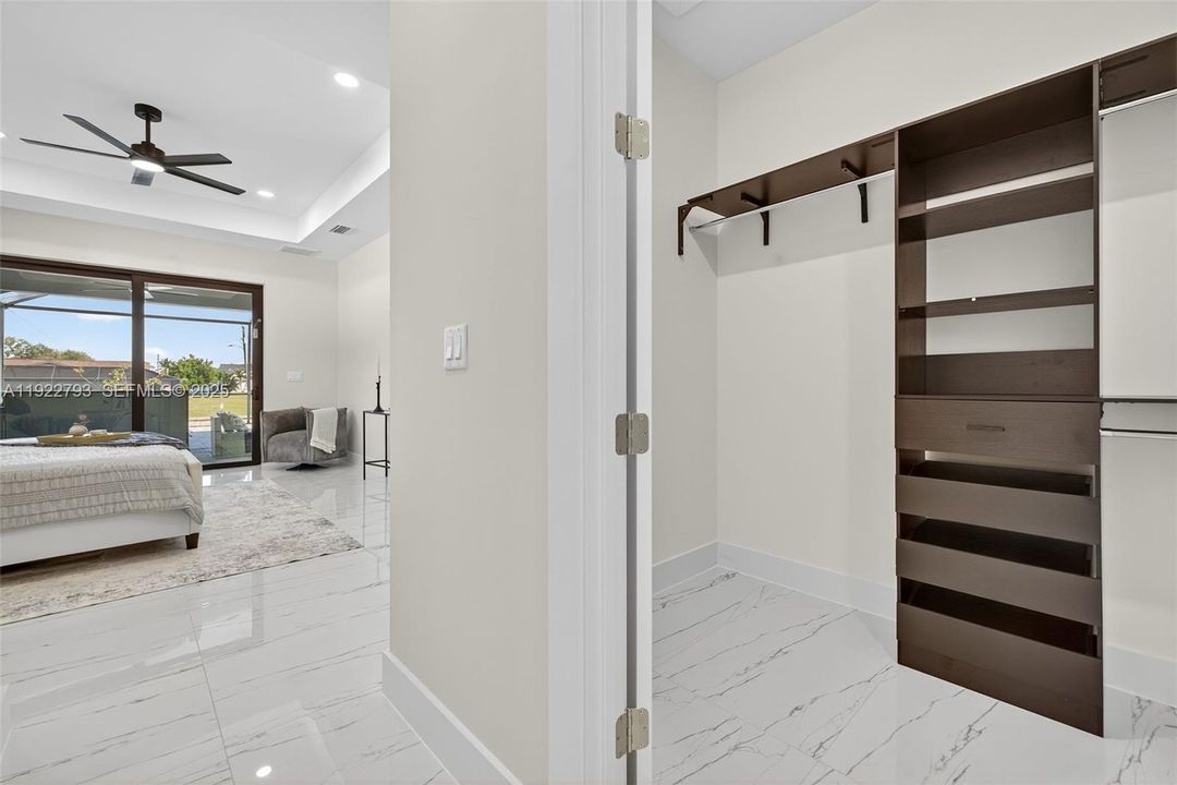 For Sale: $659,900 (3 beds, 3 baths, 2131 Square Feet)