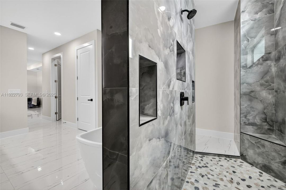 For Sale: $659,900 (3 beds, 3 baths, 2131 Square Feet)