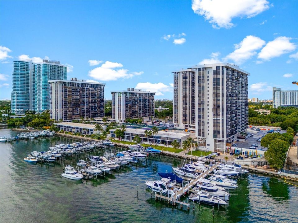 На продажу: $765,000 (2 спален, 2 ванн, 1467 Квадратных фут)